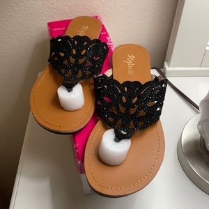 Black flat sandal. NWT 7.5
